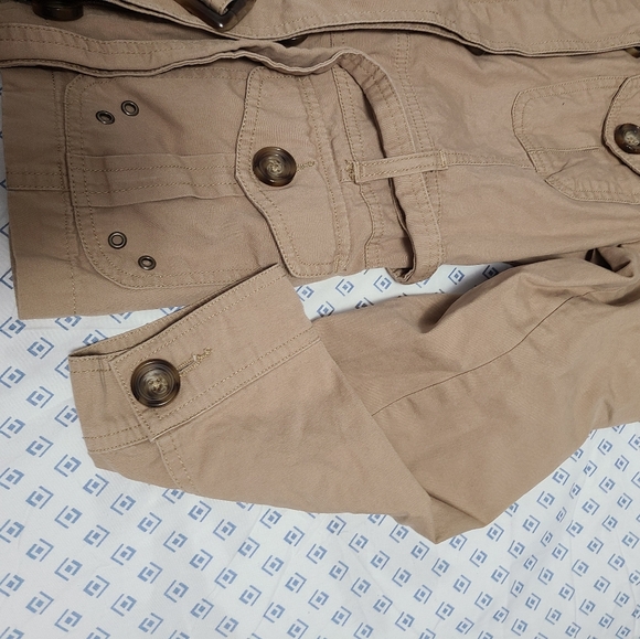 Kakhi Belted jacket with buttons - Picture 3 of 4
